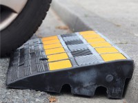 Bordsteinrampe aus Hartgummi,  10 cm hoch
