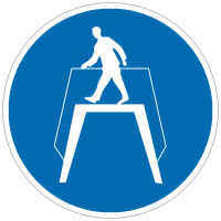 Gebotszeichen Übergang benutzen nach BGV A8 (M12)