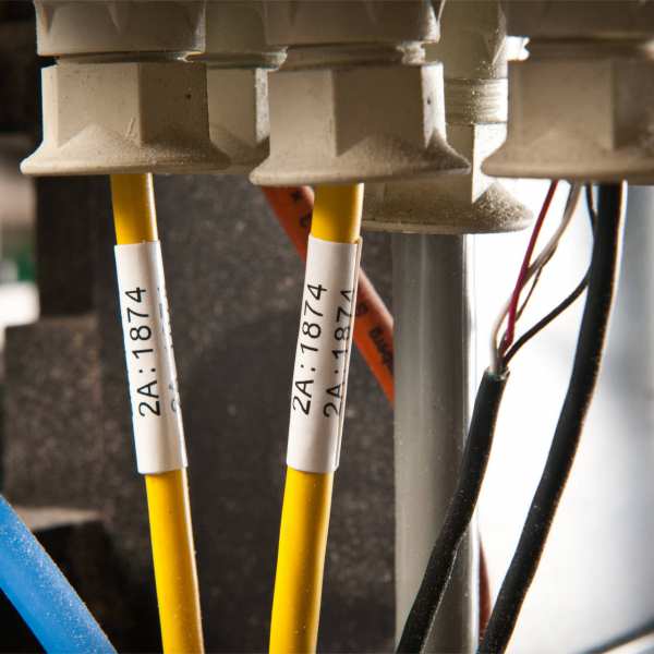 Brady CleanLift Wickeletiketten für Leitungs-und Kabelkennzeichnung, entfernbares Vinylgewebe B-498